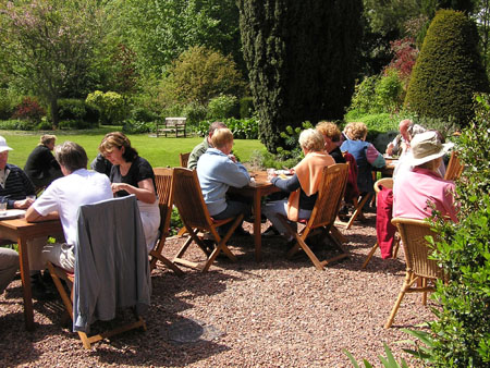 CP04 picknick in de tuin Gribane