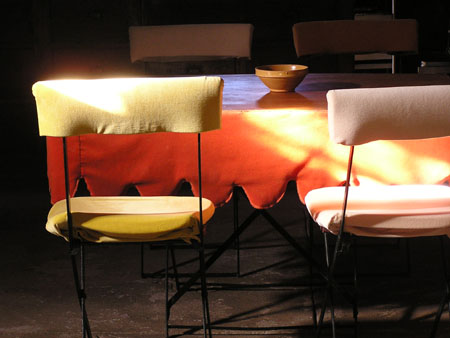 GM table chaise restaurant 04