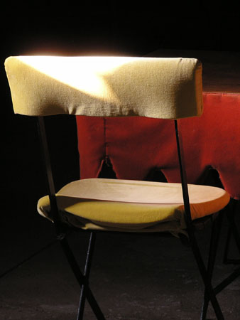 GM table chaise restaurant 05